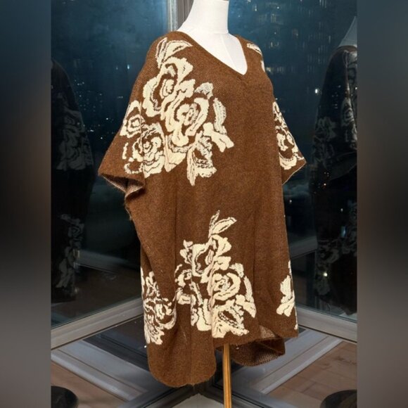 🆕 FARM Rio 🧿 NWOT Brown Poncho Sweater with Rose Floral Knit Detailing, Sz L - Picture 4 of 15